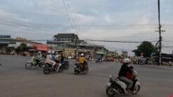 Bán nhà trả nợ Bình Dương giá 2.5 tỷ - Nhà 2 lầu 1 trệt tại KDC An Phú, Thuận An. Diện tích 5x15m, 3 phòng ngủ, sổ riêng