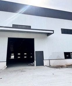 Mặt ngoài nhà xưởng và cửa ra vào tại KCN Mỹ Phước 3